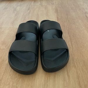 OLD NAVY SANDALS
